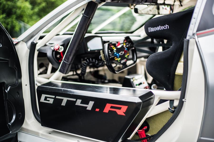 Интерьер Chevrolet Camaro ZL1 1LE GT4.R 2017 года  (фото 4 из 10)
